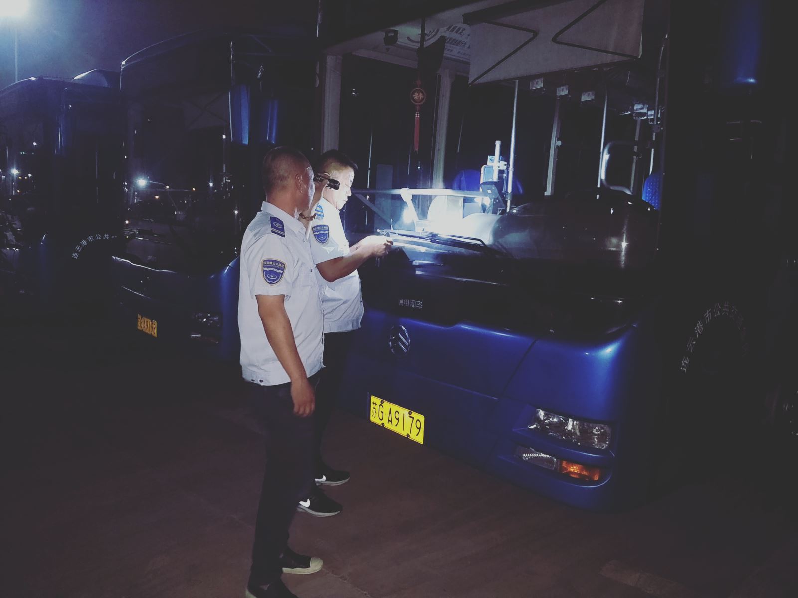 公交集團公交事業(yè)一部、經營發(fā)展事業(yè)部開展國慶前車輛安全大檢查